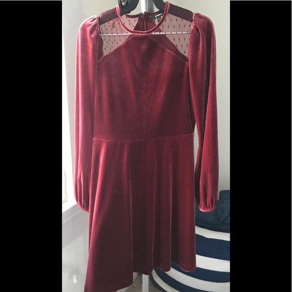 EXPRESS LACE INSET VELVET FIT AND FLARE DRESS - Picture 2 of 6